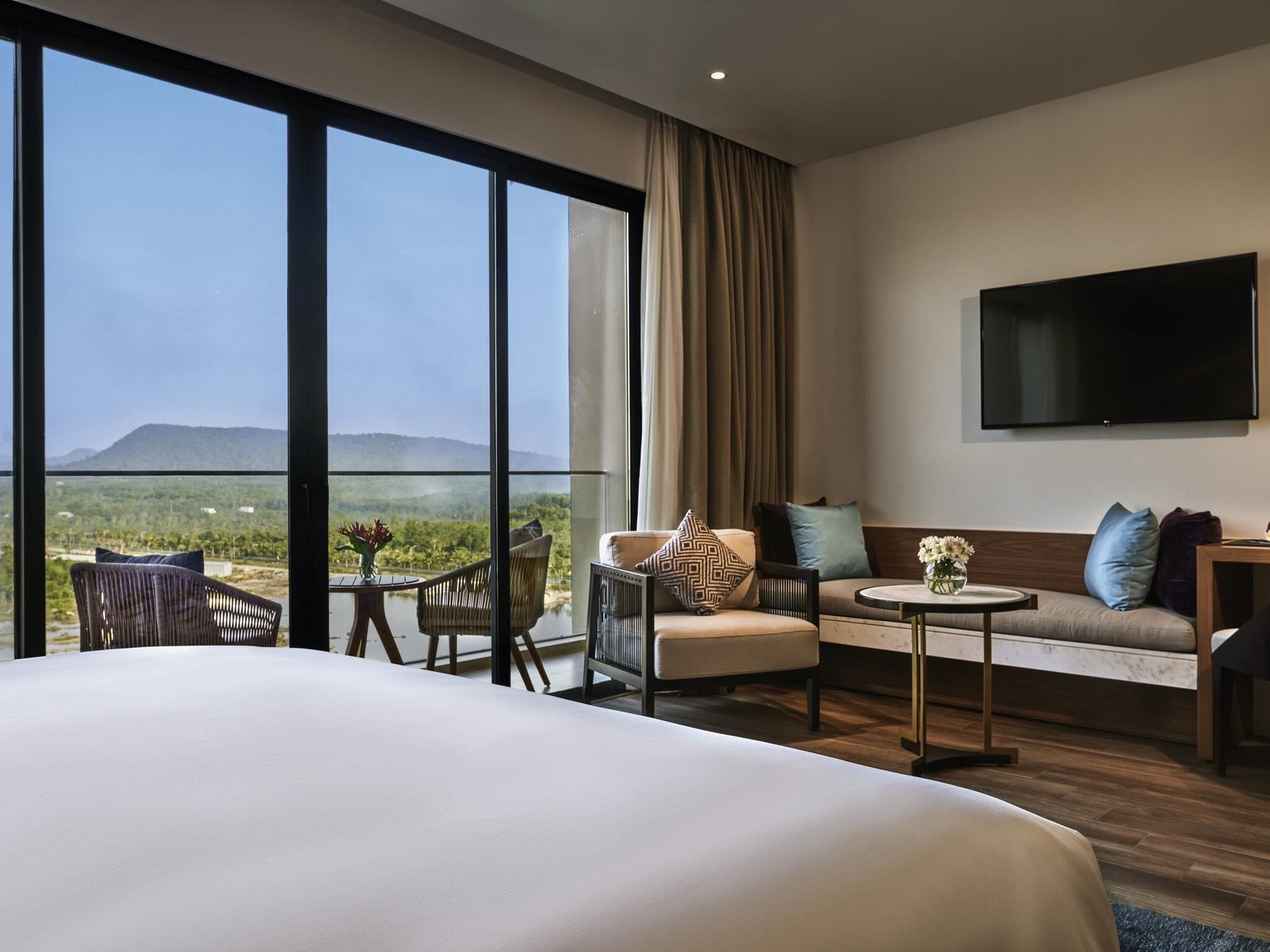 Studio King Room with Balcony