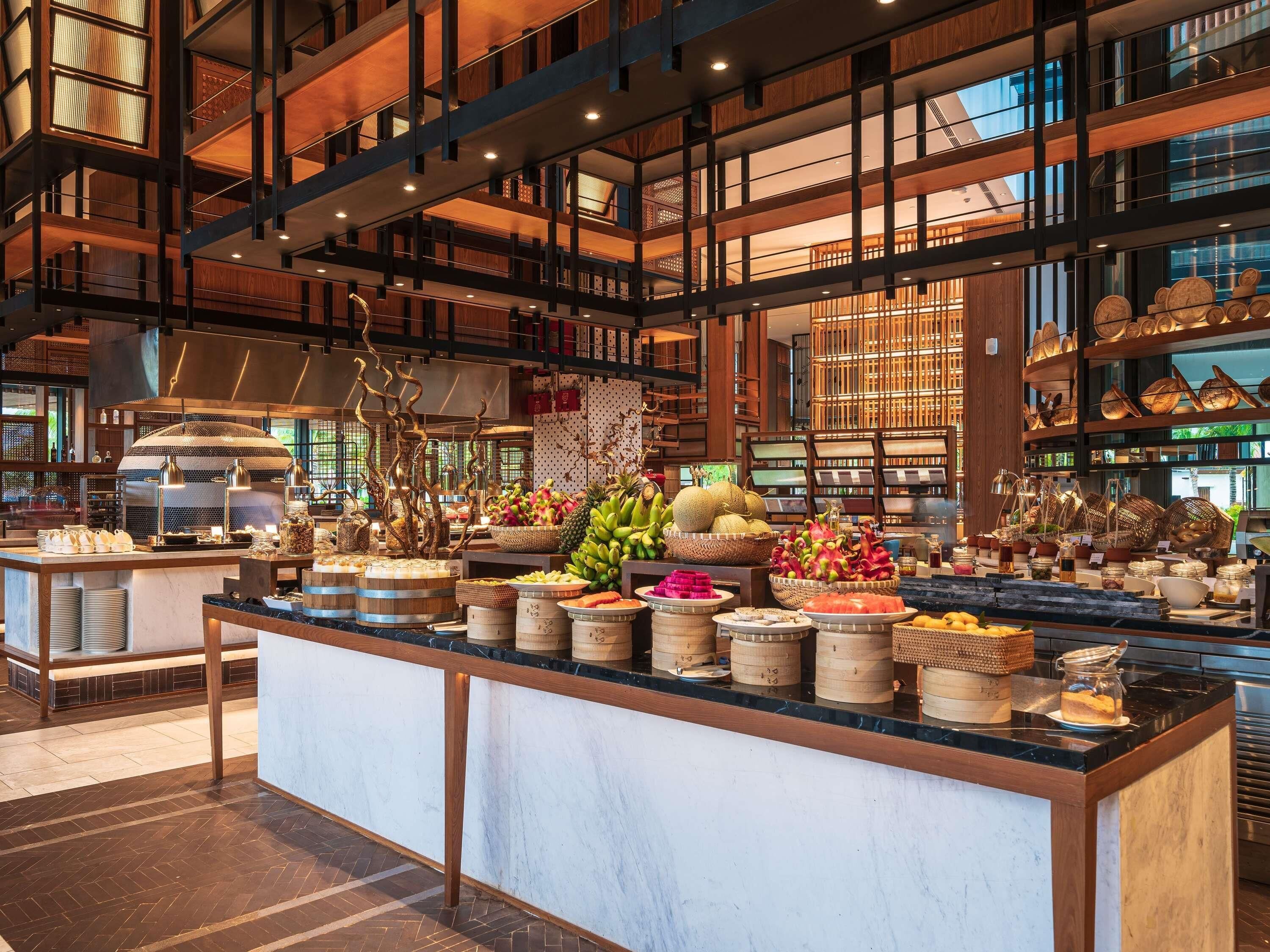 4 restaurantes; se sirve desayuno, almuerzo y cena