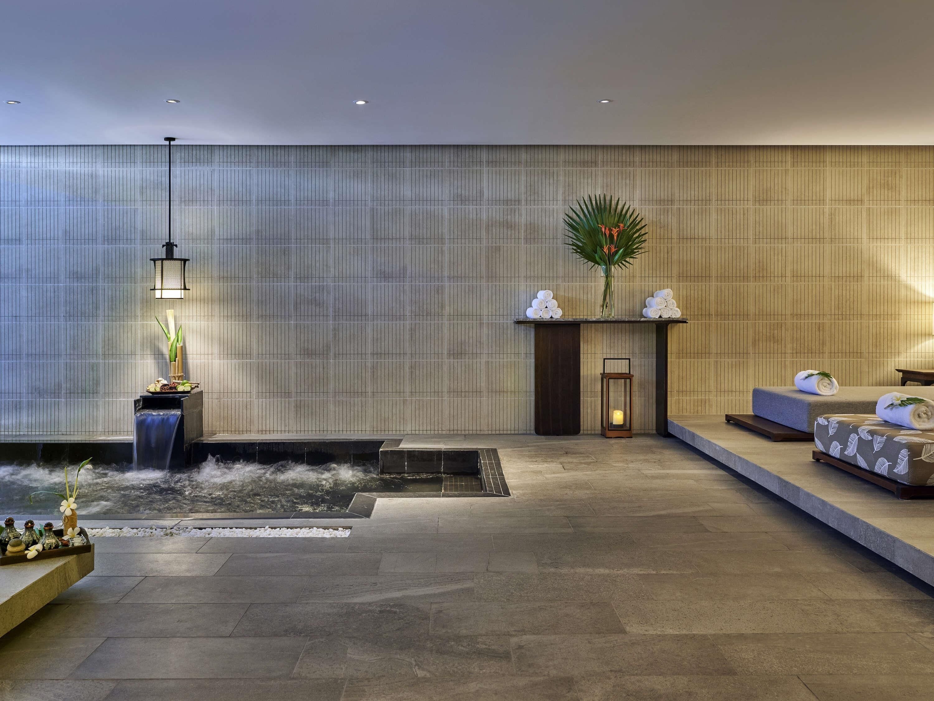 Couples treatment rooms, sauna, hot tub, steam room, body treatments