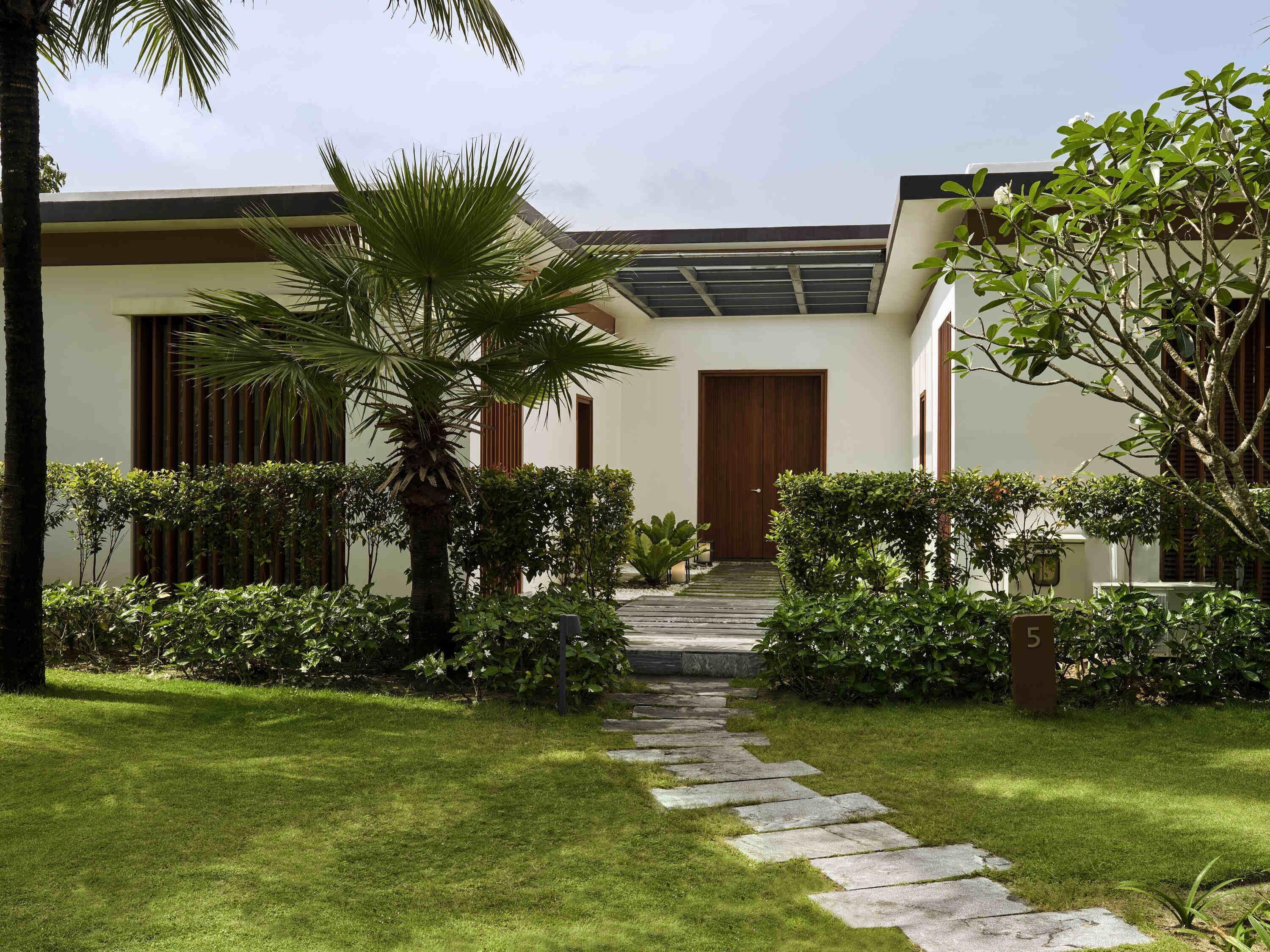 Three bedroom Villa with Private Pool - Beach Front | Minibar, in-room safe, individually decorated, individually furnished