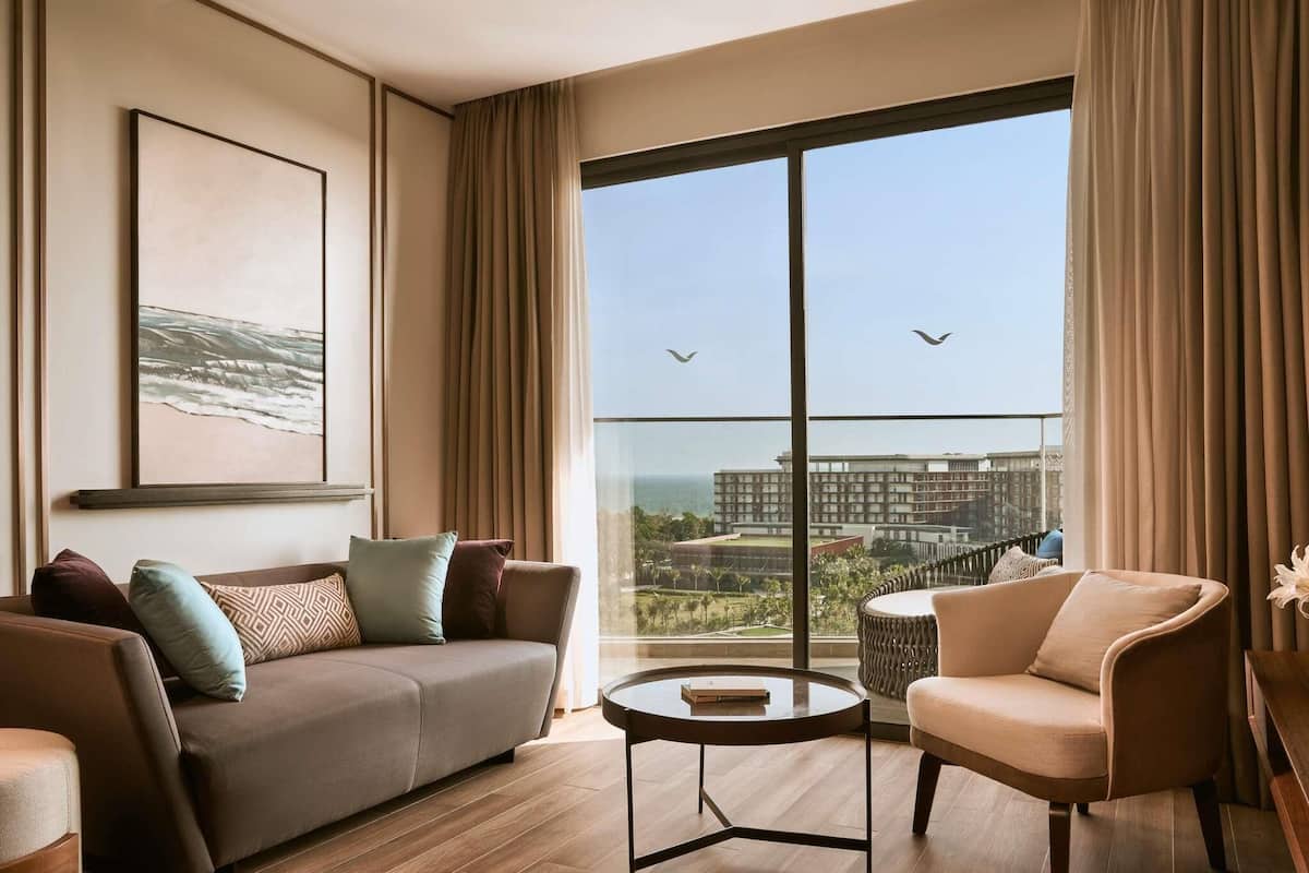 Appartement, 2 chambres, vue sur la mer | Minibar, coffre-fort pour ordinateur portable, décor unique