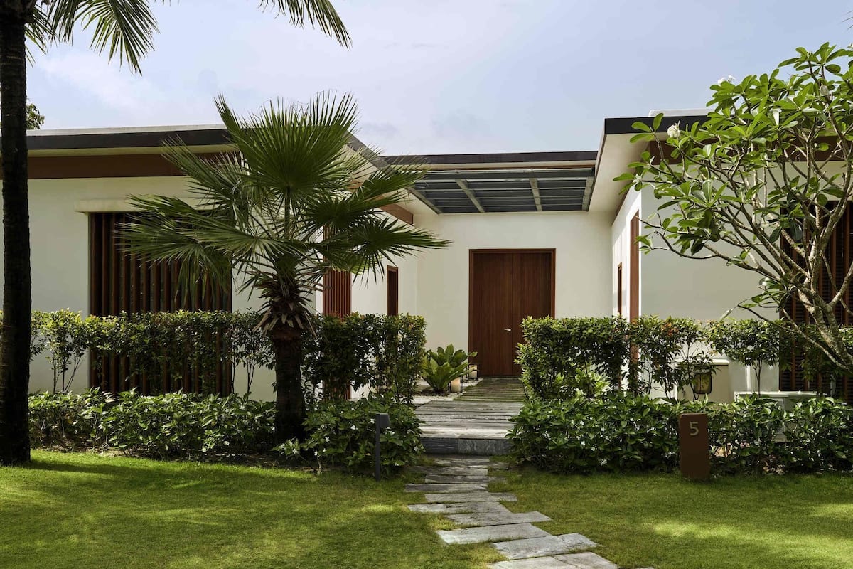 Three bedroom Villa with Private Pool - Beach Front | Een minibar, een kluis op de kamer, individueel gedecoreerd