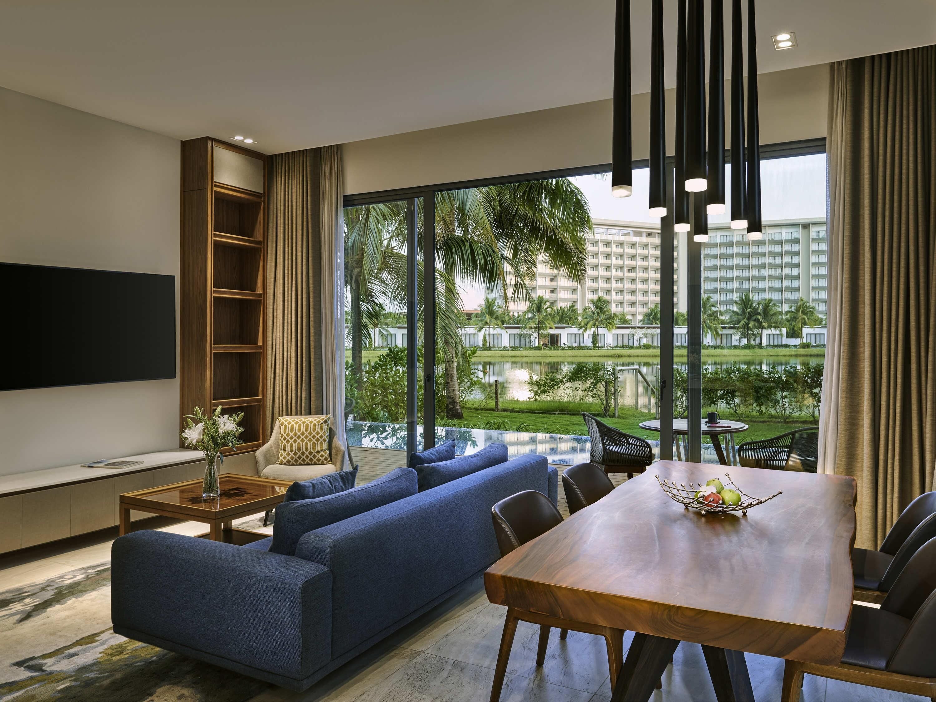 Family 3 Bedroom duplex Villa with Private Pool - Lake View | Minibar, in-room safe, individually decorated, individually furnished