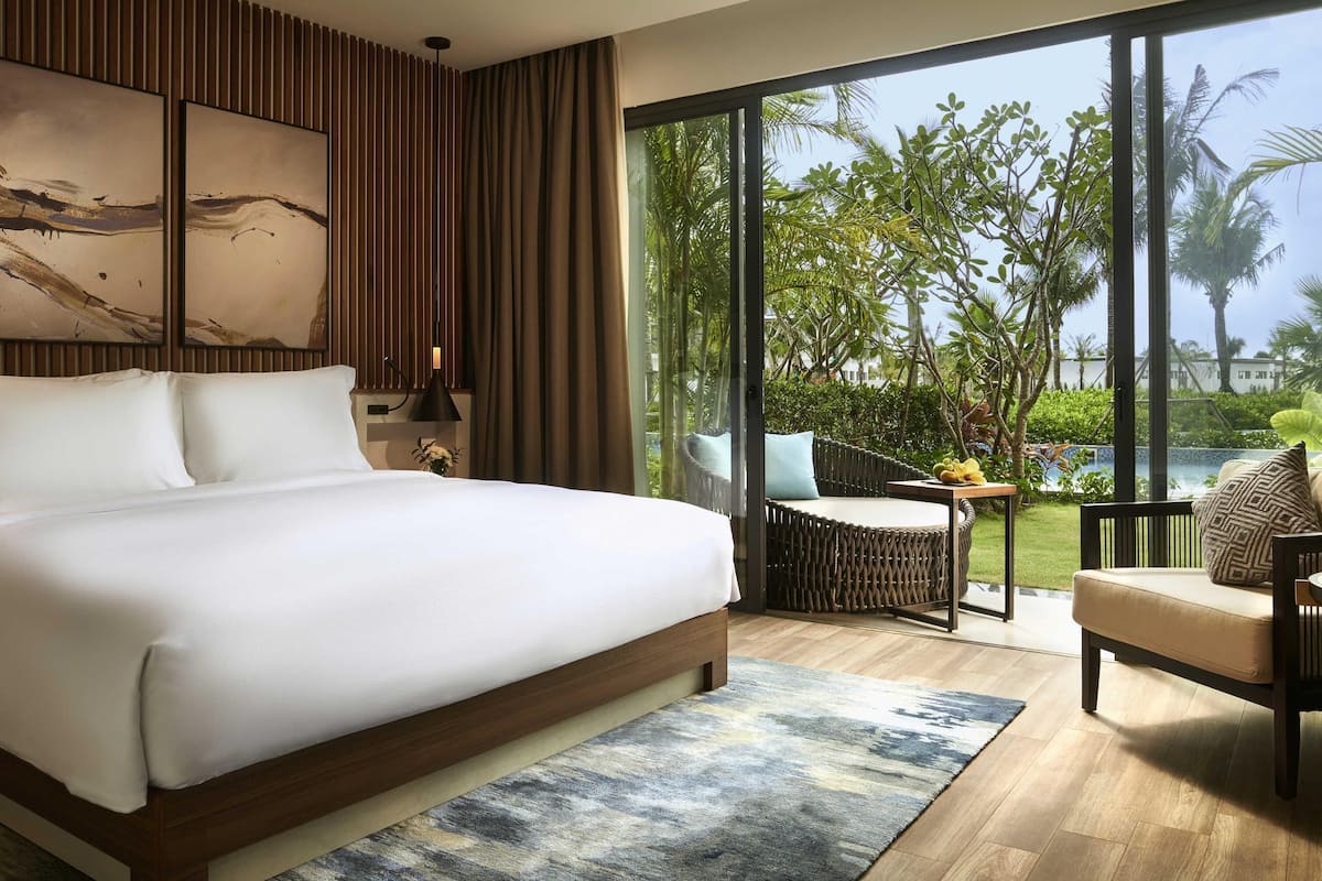 Studio, 1 King Bed, Pool Access (Balcony) | Minibar, in-room safe, desk, laptop workspace