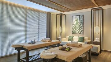 Parihoitohuone(ita), sauna, poreallas, höyrysauna, vartalohoitoja