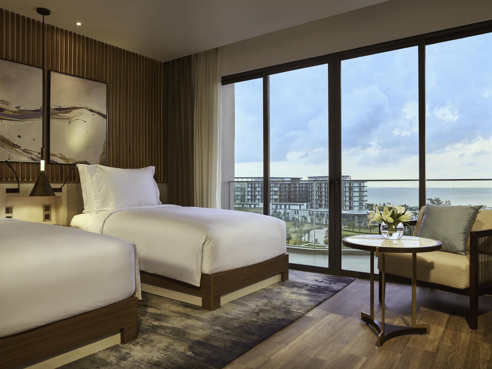 Studio Twin Room with Balcony | Minibar, in-room safe, individually decorated, individually furnished