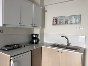 Refrigerador, cafetera/tetera, tetera/pava eléctrica, tostadora