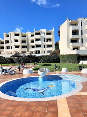 Outdoor pool - Appart. 4 pers. Large terrace with sea view. 500m from the historic center (Albufeira)