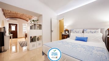 1 bedroom, in-room safe, iron/ironing board, free WiFi