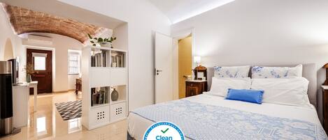 1 bedroom, in-room safe, iron/ironing board, free WiFi