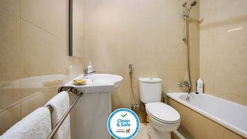 Combinazione doccia/vasca, asciugacapelli, bidet, asciugamani