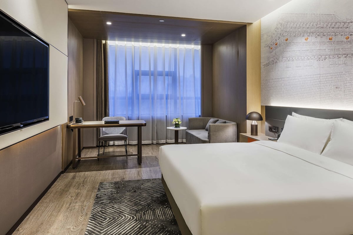 Down duvets, minibar, in-room safe, blackout curtains