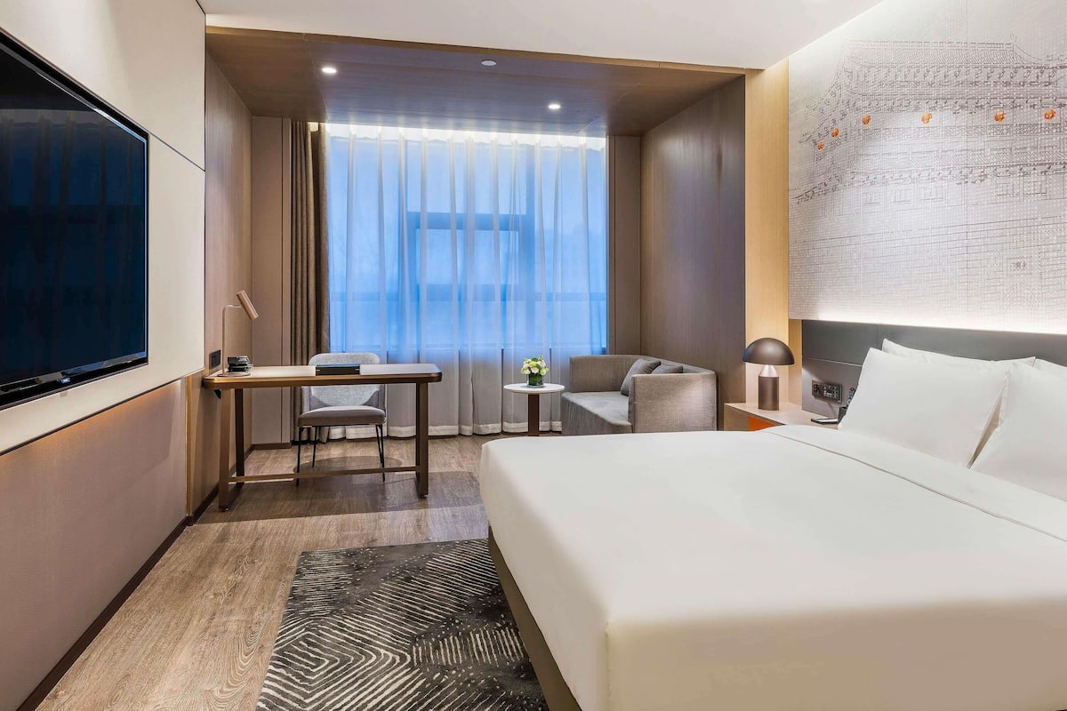 Deluxe Room, 1 King Bed