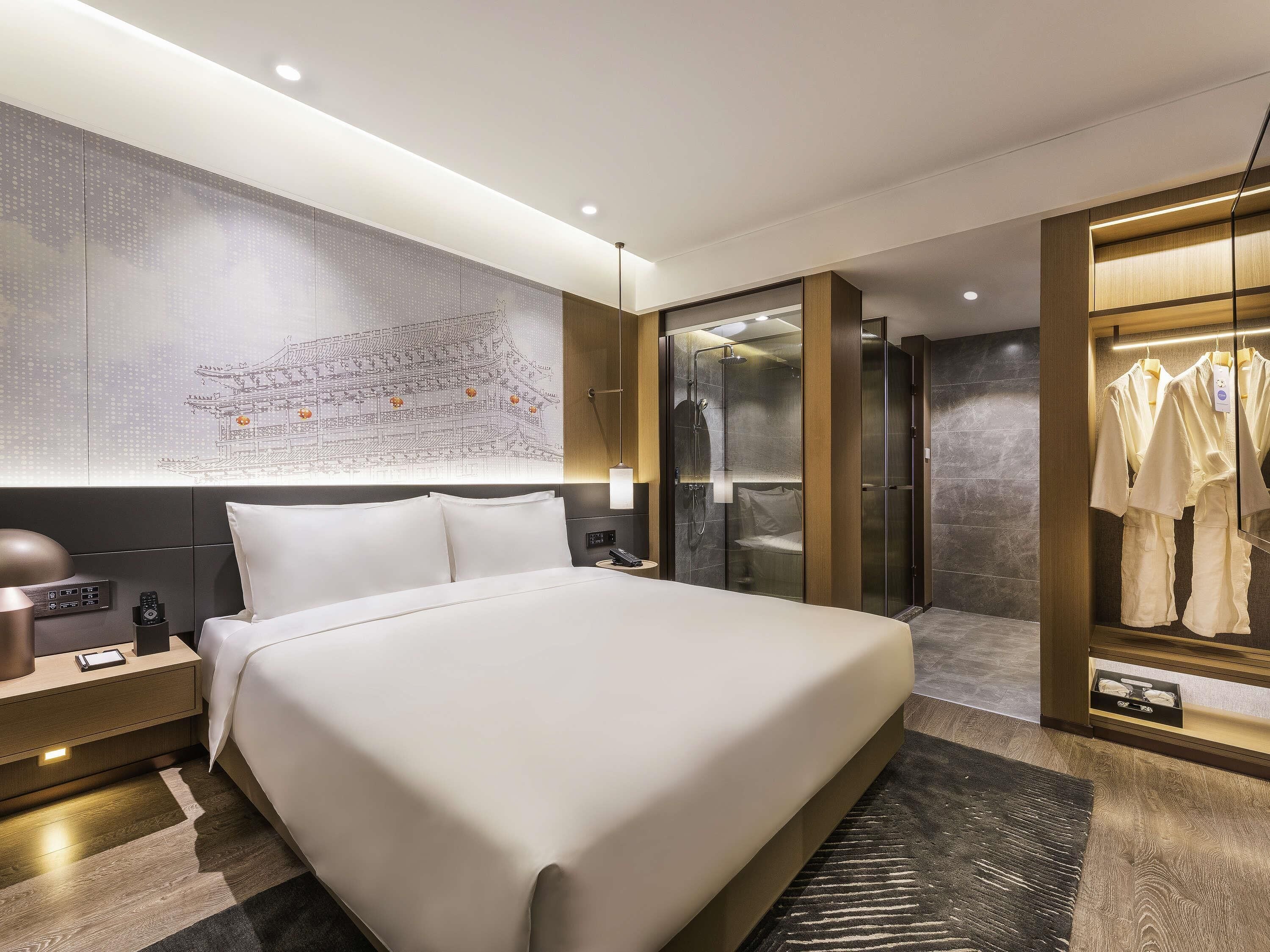 Basic-værelse - 1 kingsize-seng (Privilege) | Dundyner, minibar, pengeskab på værelset, mørklægningsgardiner