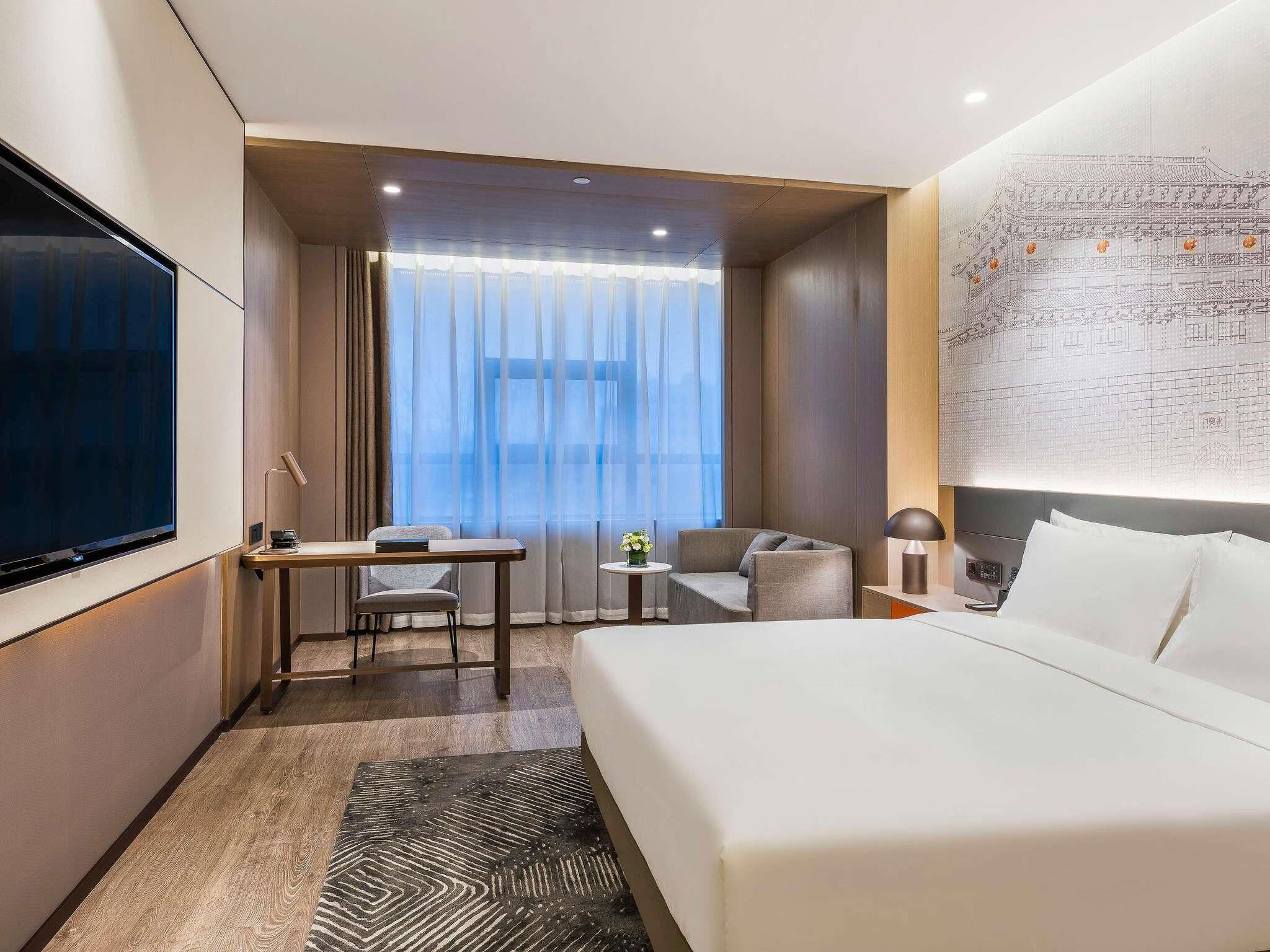 Deluxe Room, 1 King Bed | Down comforters, minibar, in-room safe, blackout drapes