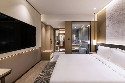 Habitación estándar, 1 cama King size | Edredón, minibar y caja de seguridad en la habitación