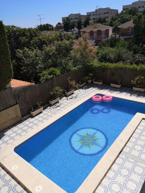 Outdoor pool - House with private swimming pool and garden 7 minutes walk off the beach. (Cunit)