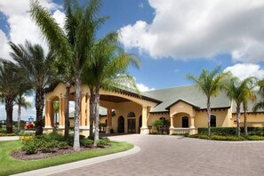 Exterior - Freshly Updated! Two Master Suites, Big Pool Area (Kissimmee)