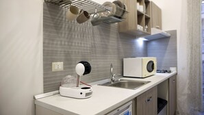 Double Room (Gold) | Breakfast area - La casa di Alje (Naples)