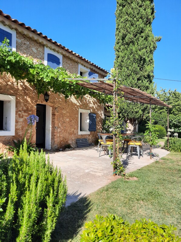 Outdoor dining - Een rustig verblijf in de Provence (Villecroze)