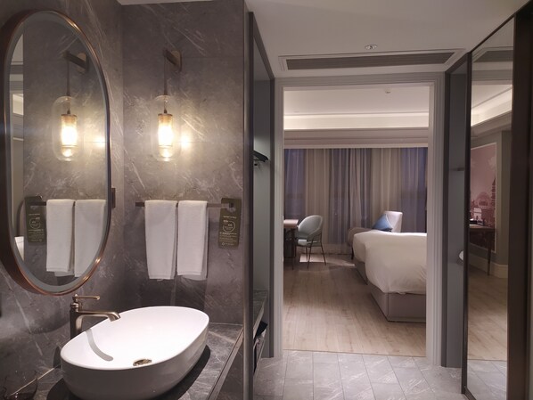 Bathroom sink - Mercure Hangzhou East Railway Station (Hangzhou)