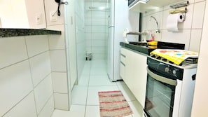 Geladeira, micro-ondas, cooktop, liquidificador