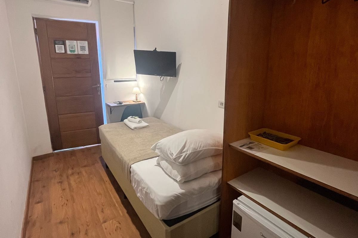 Exclusive Single Room | Peralatan tempat tidur premium, bar mini, dihias secara berasingan