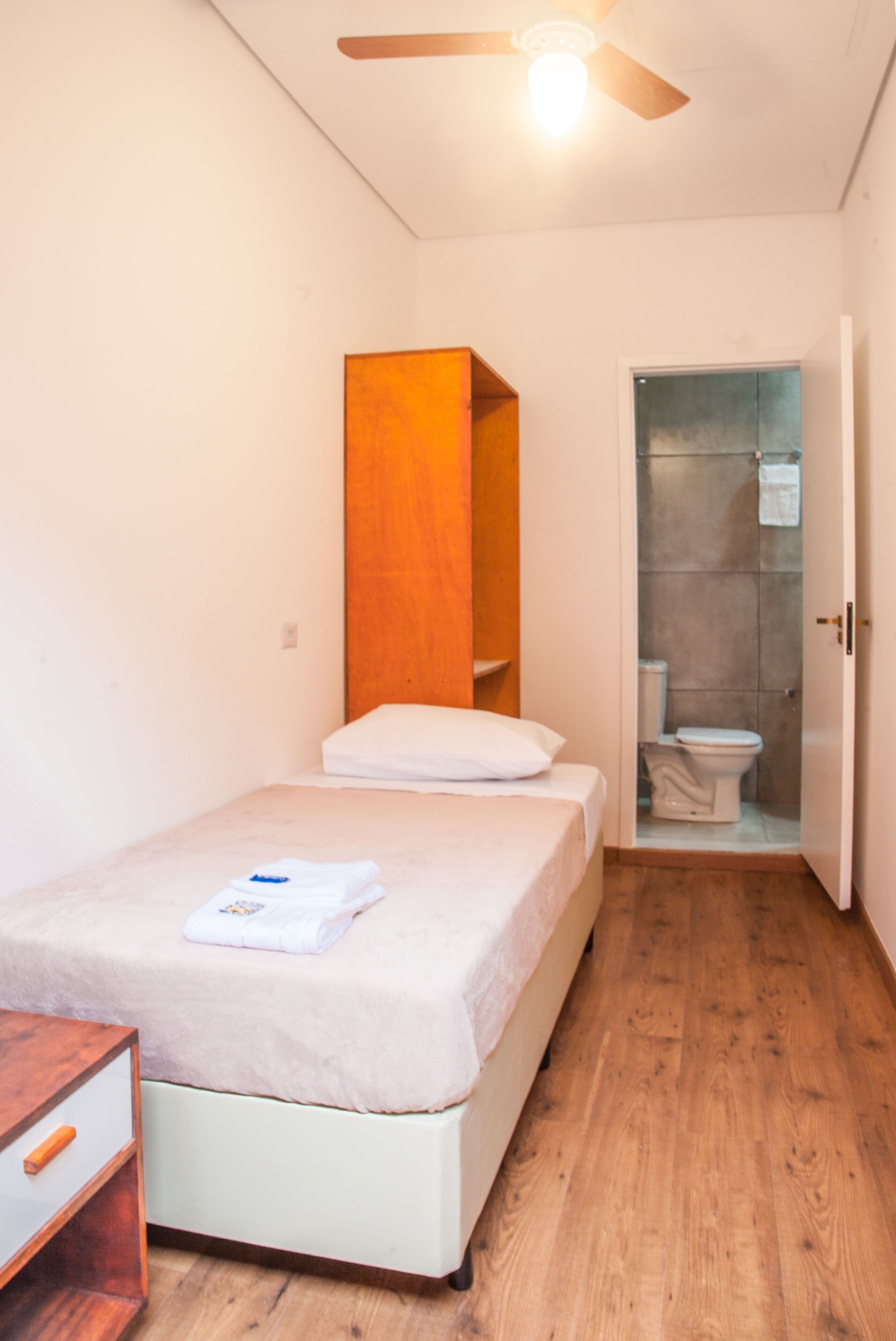 Ropa de cama de alta calidad, minibar y decoración personalizada 