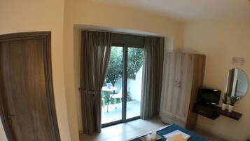 1 bedroom, iron/ironing board, WiFi