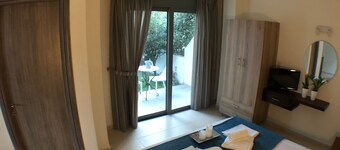 Garden view studio!!