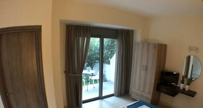 Garden view studio!!