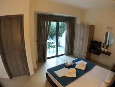 Garden view studio!!