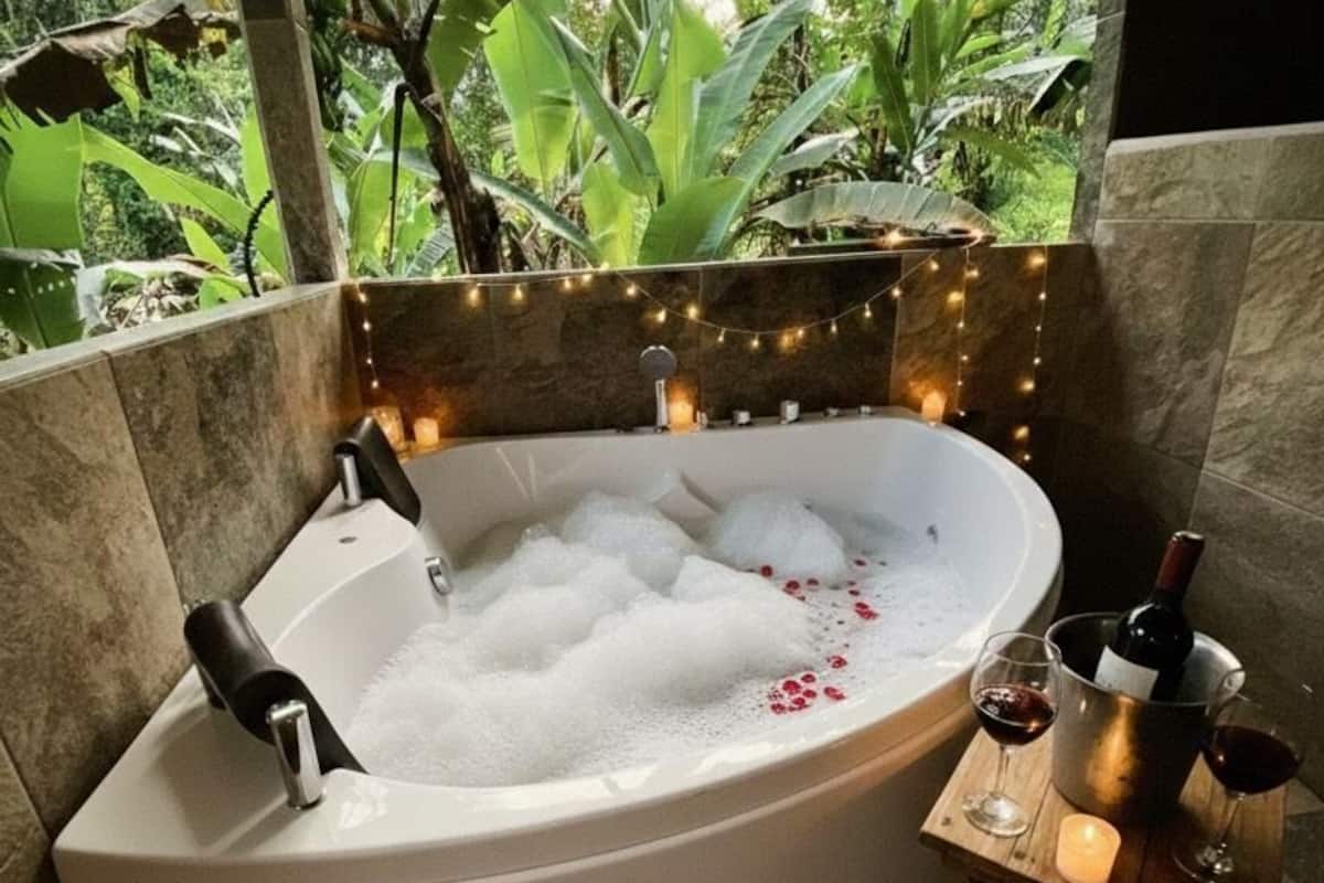 Honeymoon Cabin, 1 Double Bed, Jetted Tub, Mountain View | Bathroom