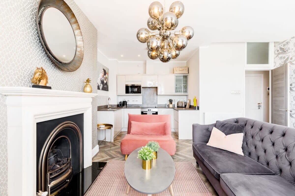 Fernseher, Kamin, Arbeitsbereiche