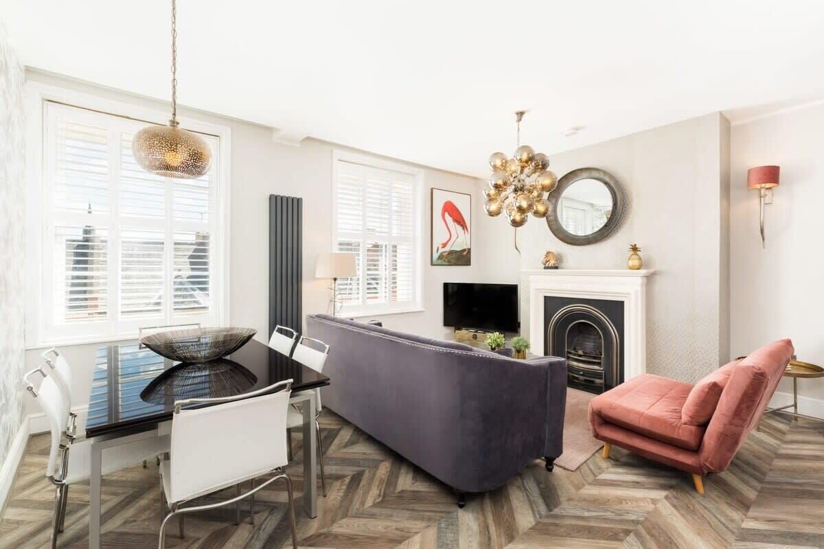 TV, fireplace, offices