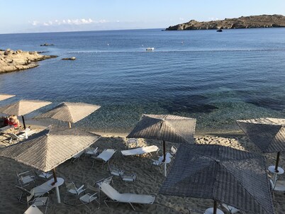 APOLLON VILLA SEAVIEW, PRIVATE BEACH+POOL IN PRIVATE RESORT