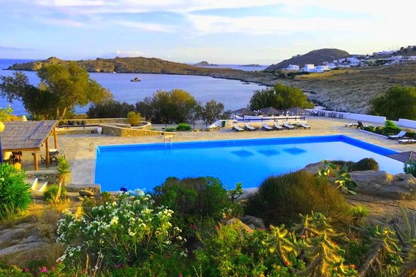 Olympic size pool for the residents with pool bar, sunbeds, with sea view