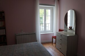 2 chambres, bureau, fer et planche à repasser, Wi-Fi