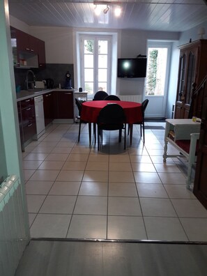 Dining - Pretty house in the heart of the village (Réaumur)