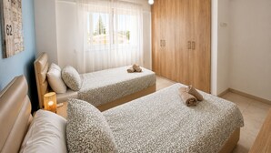 2 chambres, fer et planche à repasser, accès Internet, draps fournis