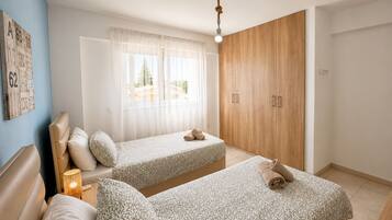 2 bedrooms, iron/ironing board, Internet, bed sheets