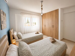 2 bedrooms, iron/ironing board, Internet, bed sheets - Narcissos 'Nissi Beach' Apartment D9 (Ayia Napa)