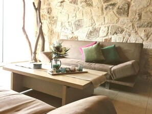 TV, fireplace - M&N Luxury, view and family apartment (Mades)