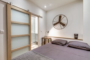 Desk, iron/ironing board, free WiFi, bed sheets - Studio Le Vintage just renovated, (Paris)