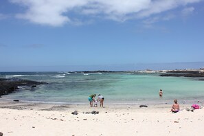 Am Strand, Liegestühle, Strandtücher
