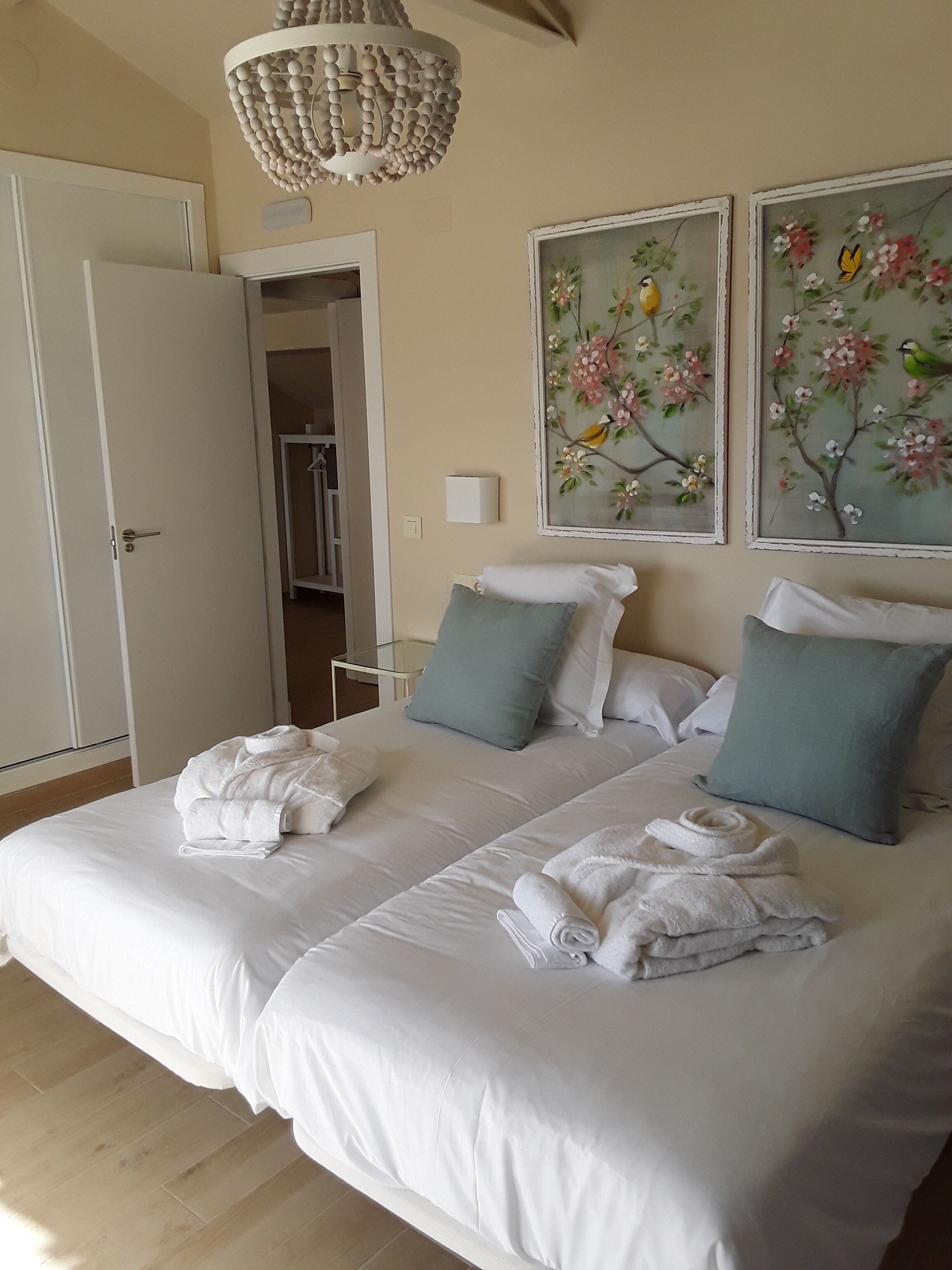 8 habitaciones, wifi y ropa de cama 