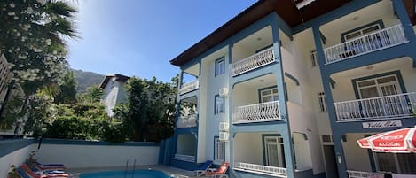 Familjevilla - utsikt mot bergen | 1 sovrum, sängtillbehör av högsta kvalitet och skrivbord