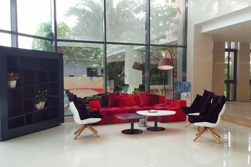 Pai Hotel (Zhuhai City Vocational College Jinwan Huafa Shangdu Store)