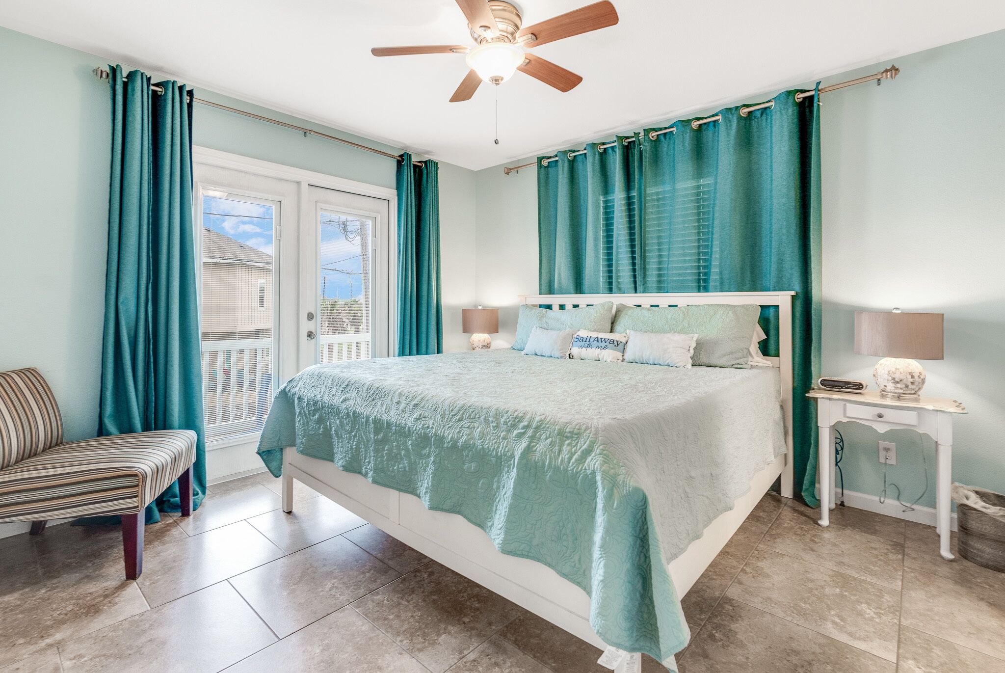 3 chambres, fer et planche à repasser, Wi-Fi gratuit, draps fournis