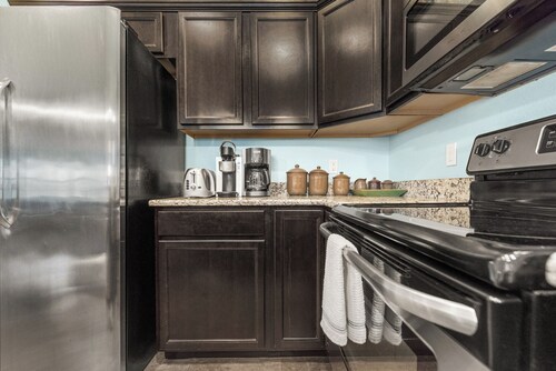 Boogie Board! Pet Friendly! Private Pool & Hot Tub